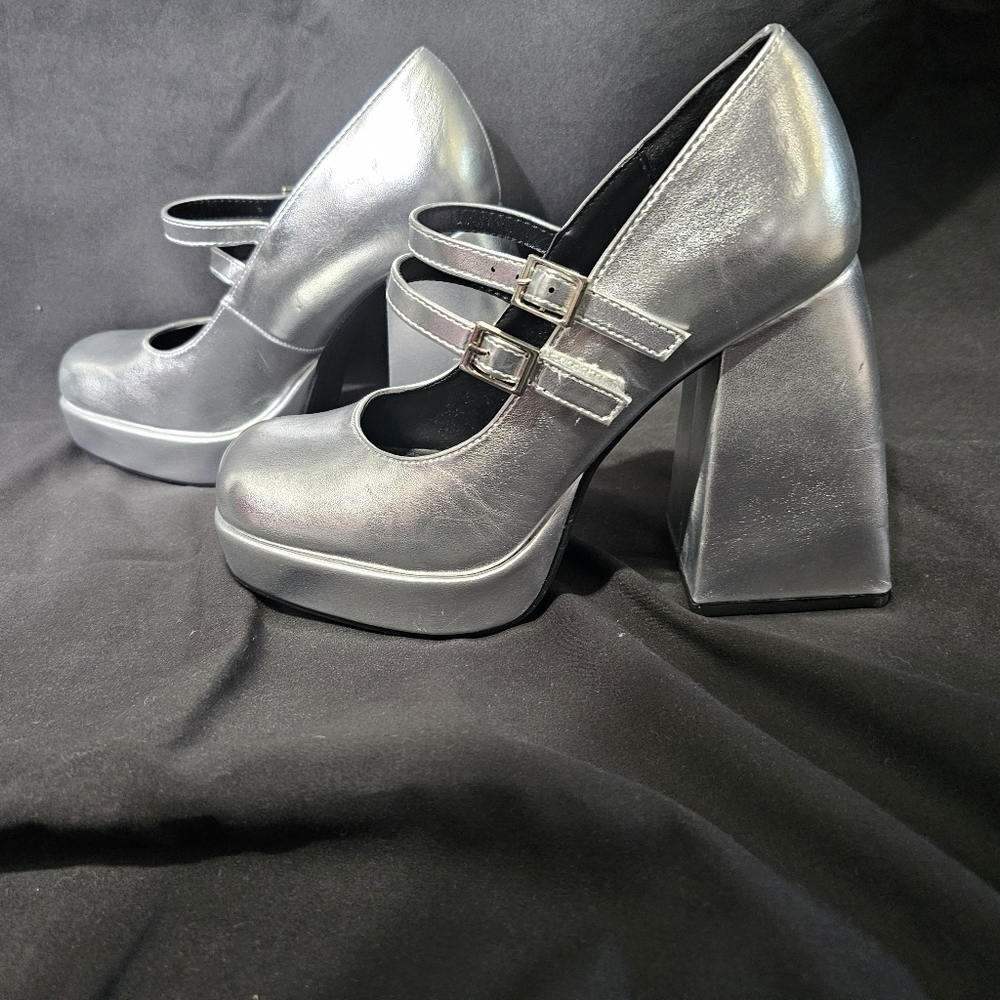Soda chrome platform heels size 6 New no tags